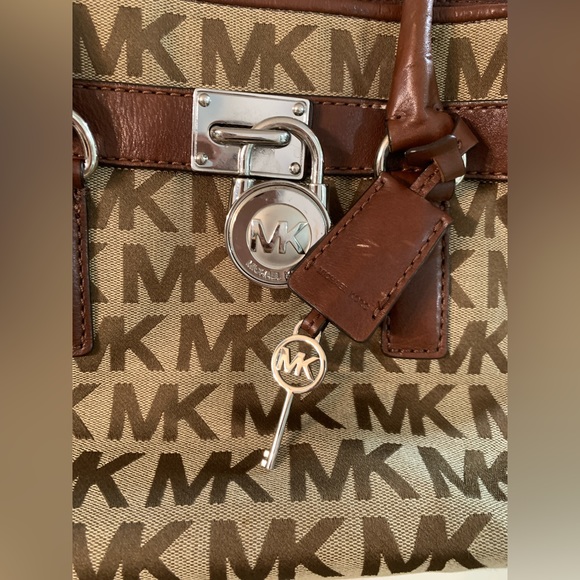 Micheal Kors bag - Picture 3 of 10